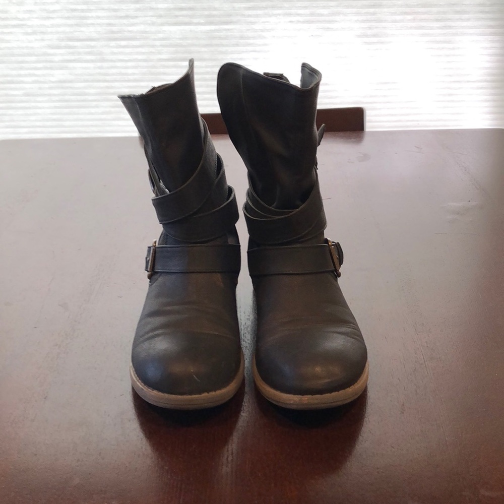 Crown Vintage ankle boot, size 9